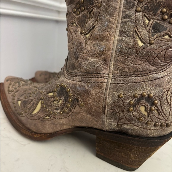 Corral A1098 Women’s Embroidered Tan Heeled Boots - Picture 8 of 15